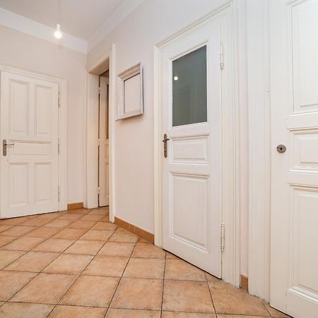 Large And Modern Apartment In The Heart Of Praga Esterno foto