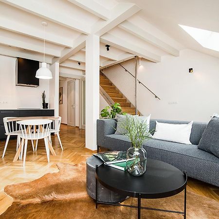 Large And Modern Apartment In The Heart Of Praga Esterno foto