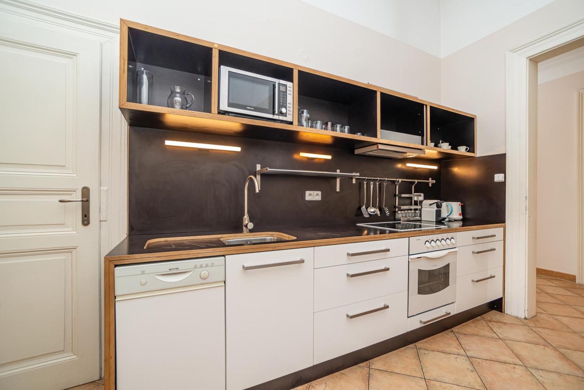Large And Modern Apartment In The Heart Of Praga Esterno foto