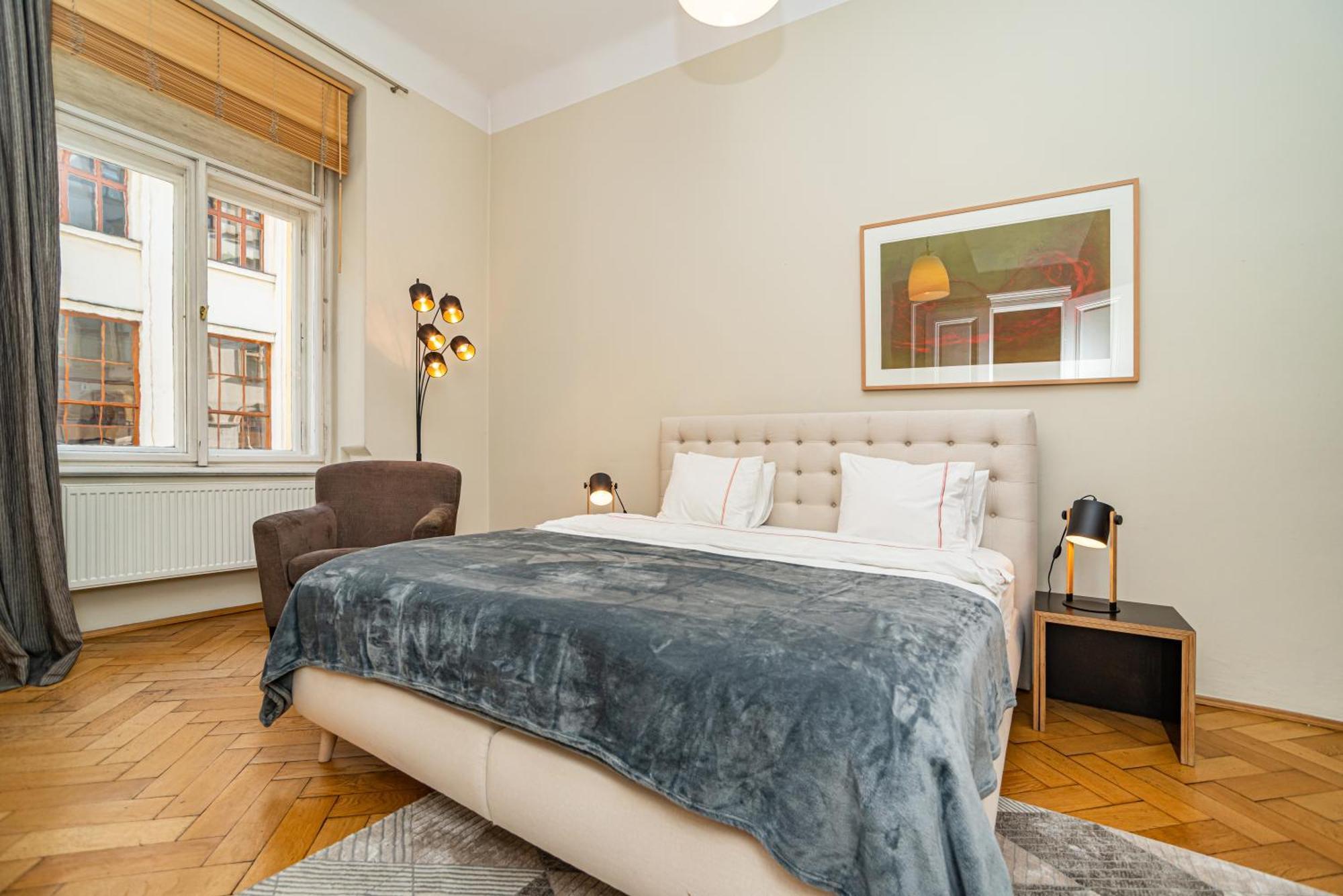 Large And Modern Apartment In The Heart Of Praga Esterno foto