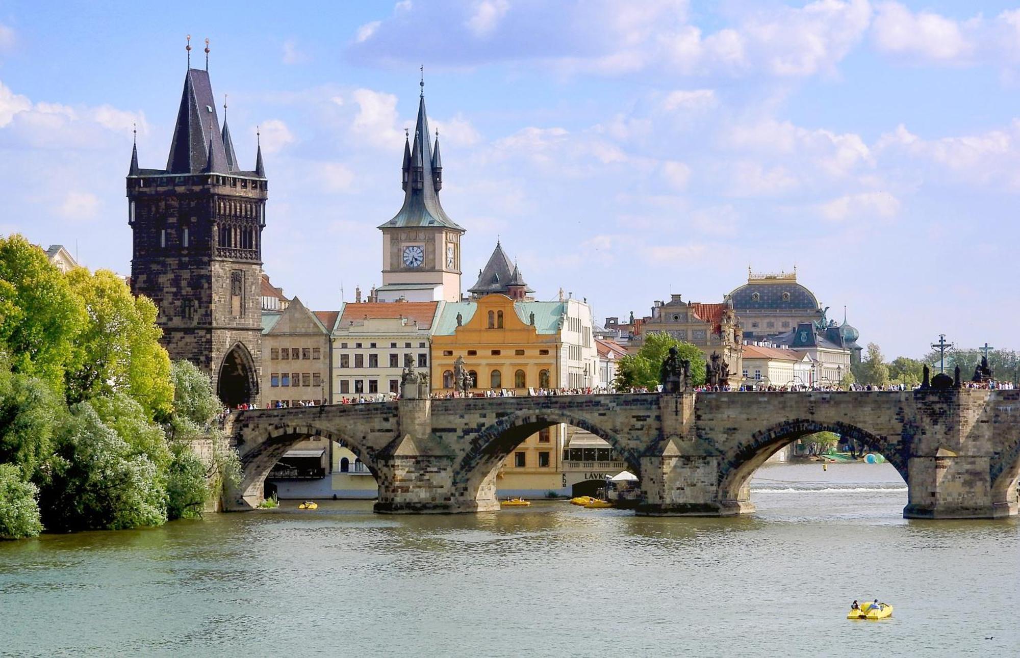 Large And Modern Apartment In The Heart Of Praga Esterno foto