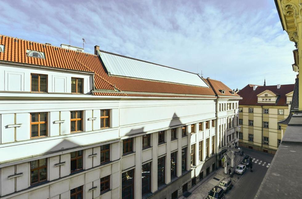 Large And Modern Apartment In The Heart Of Praga Esterno foto