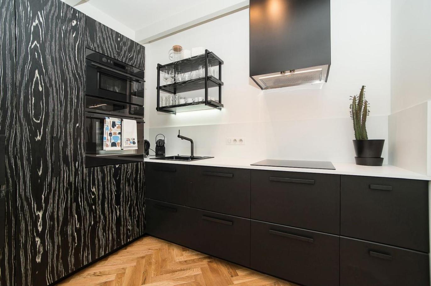 Large And Modern Apartment In The Heart Of Praga Esterno foto