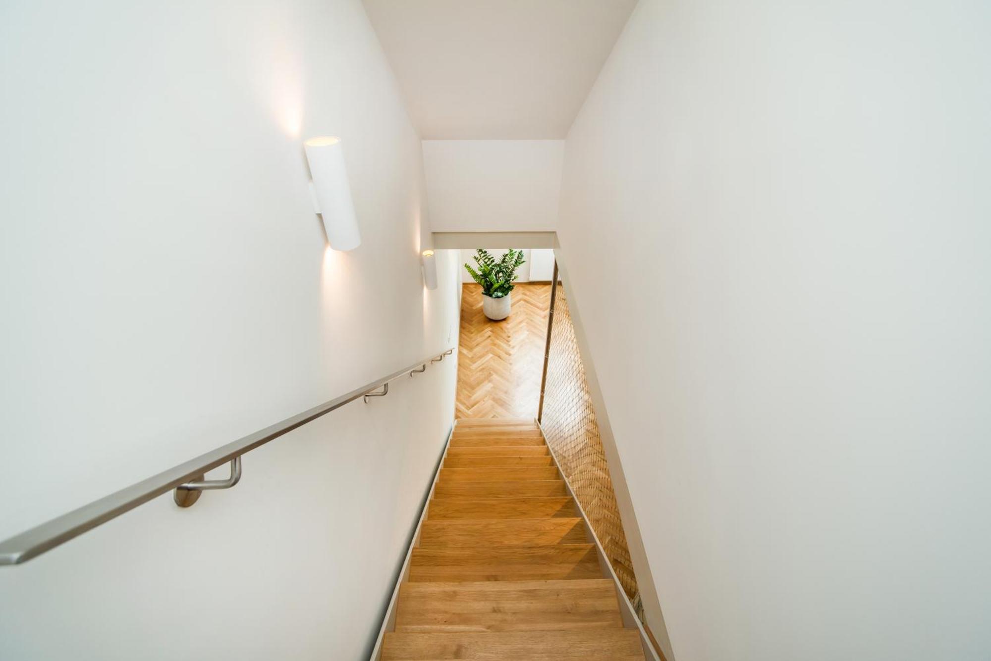 Large And Modern Apartment In The Heart Of Praga Esterno foto