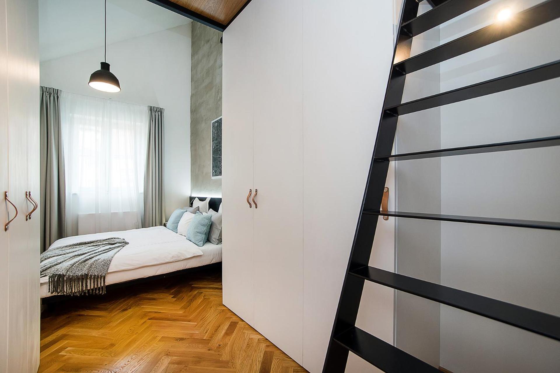Large And Modern Apartment In The Heart Of Praga Esterno foto