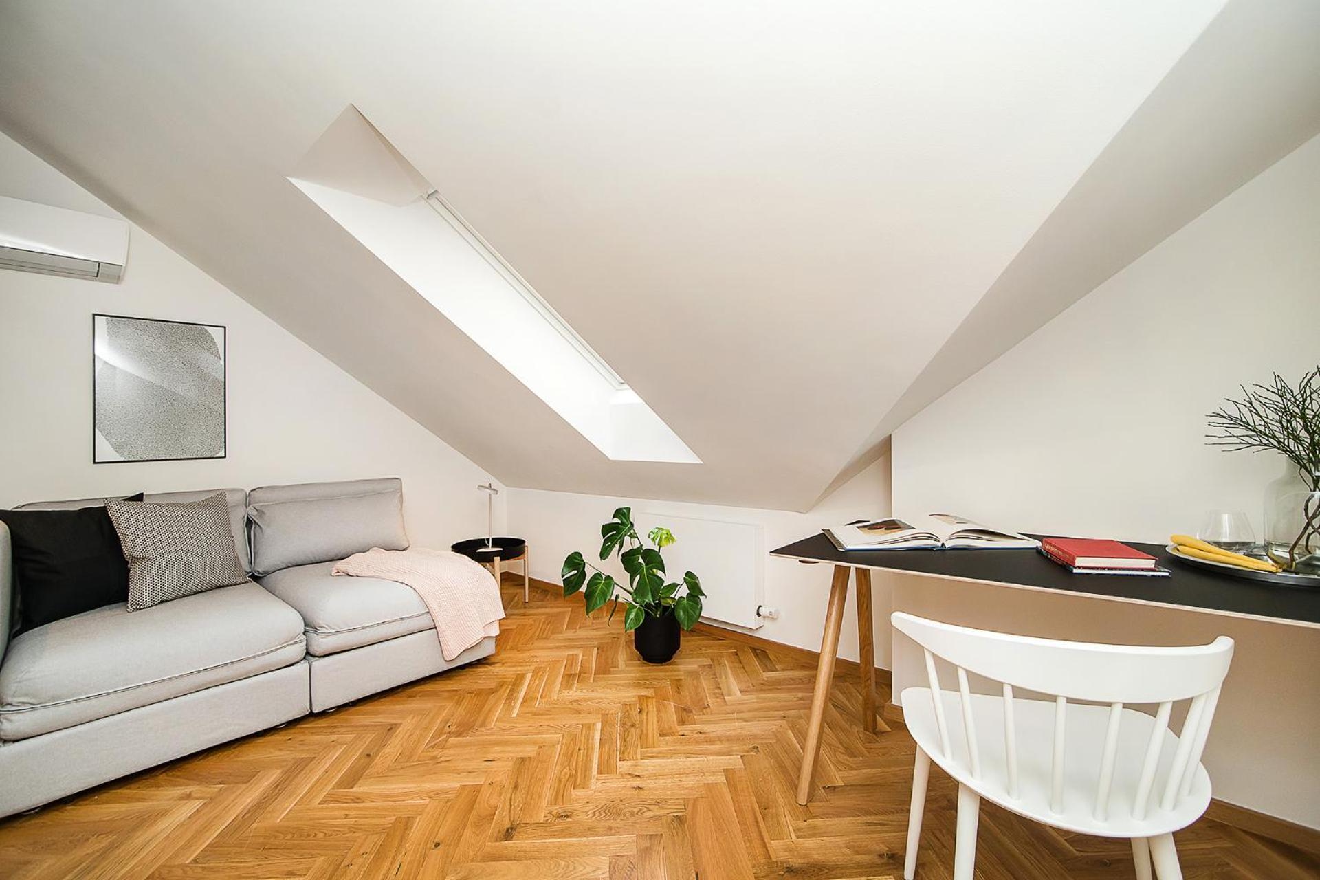 Large And Modern Apartment In The Heart Of Praga Esterno foto