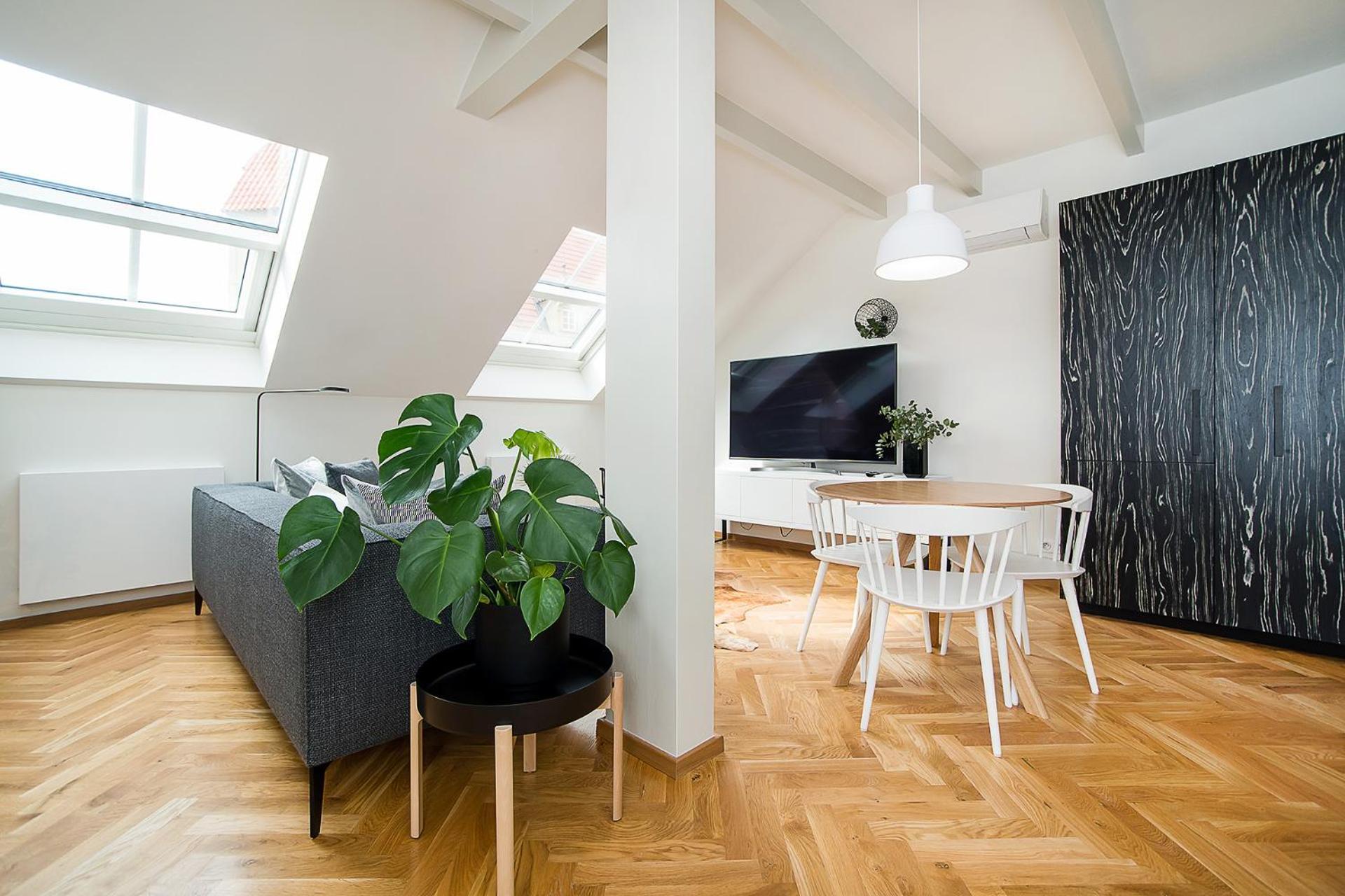 Large And Modern Apartment In The Heart Of Praga Esterno foto