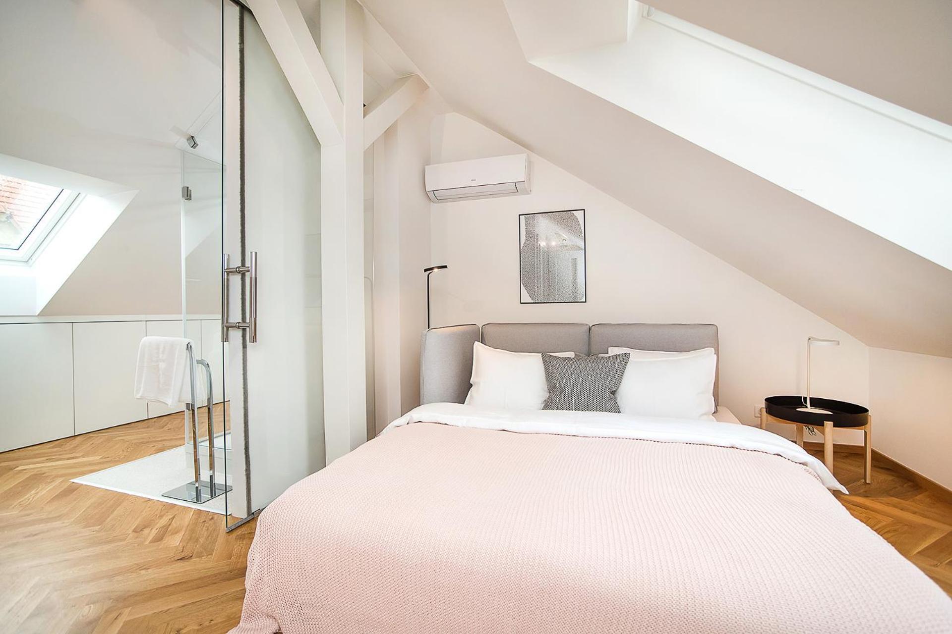 Large And Modern Apartment In The Heart Of Praga Esterno foto