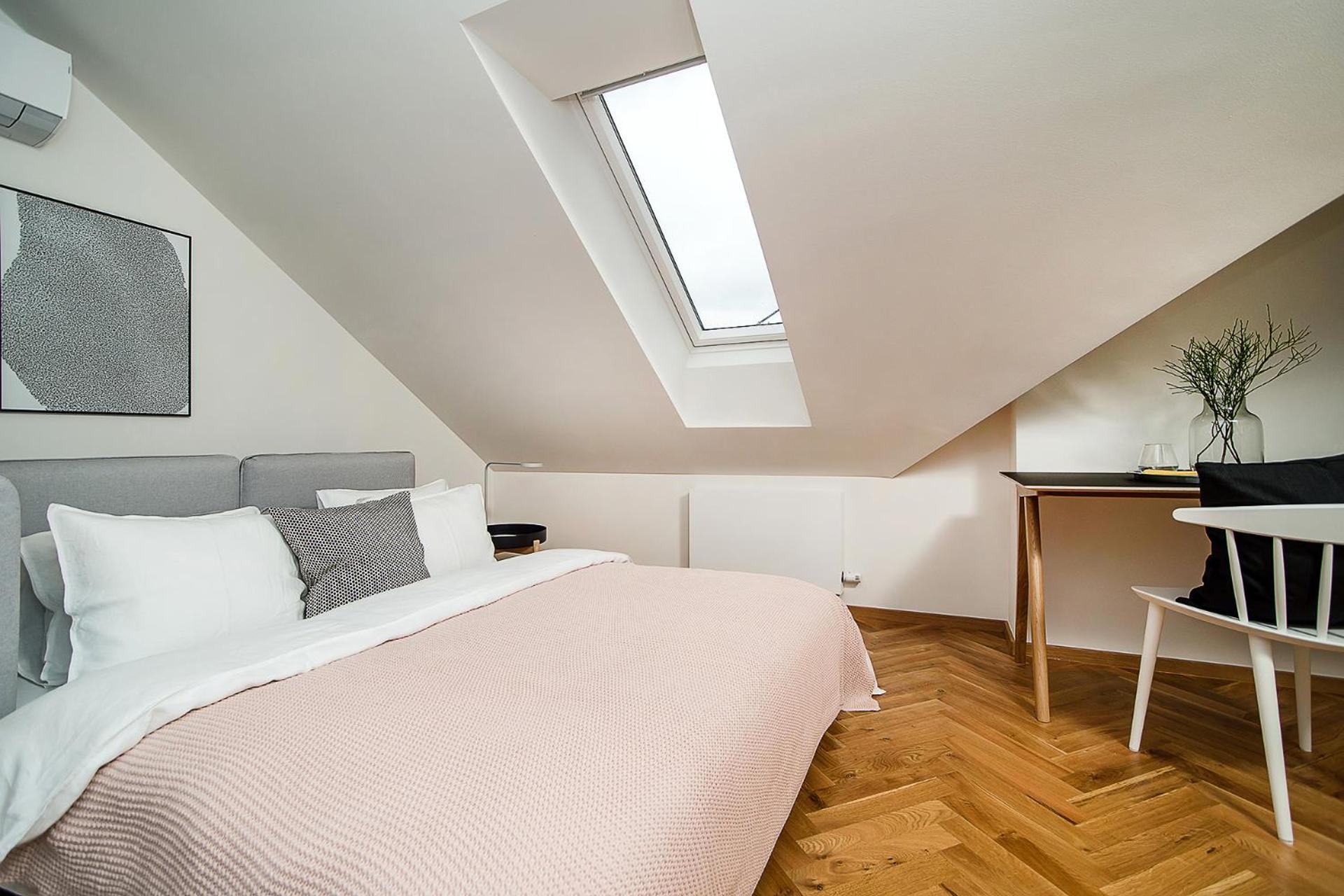 Large And Modern Apartment In The Heart Of Praga Esterno foto