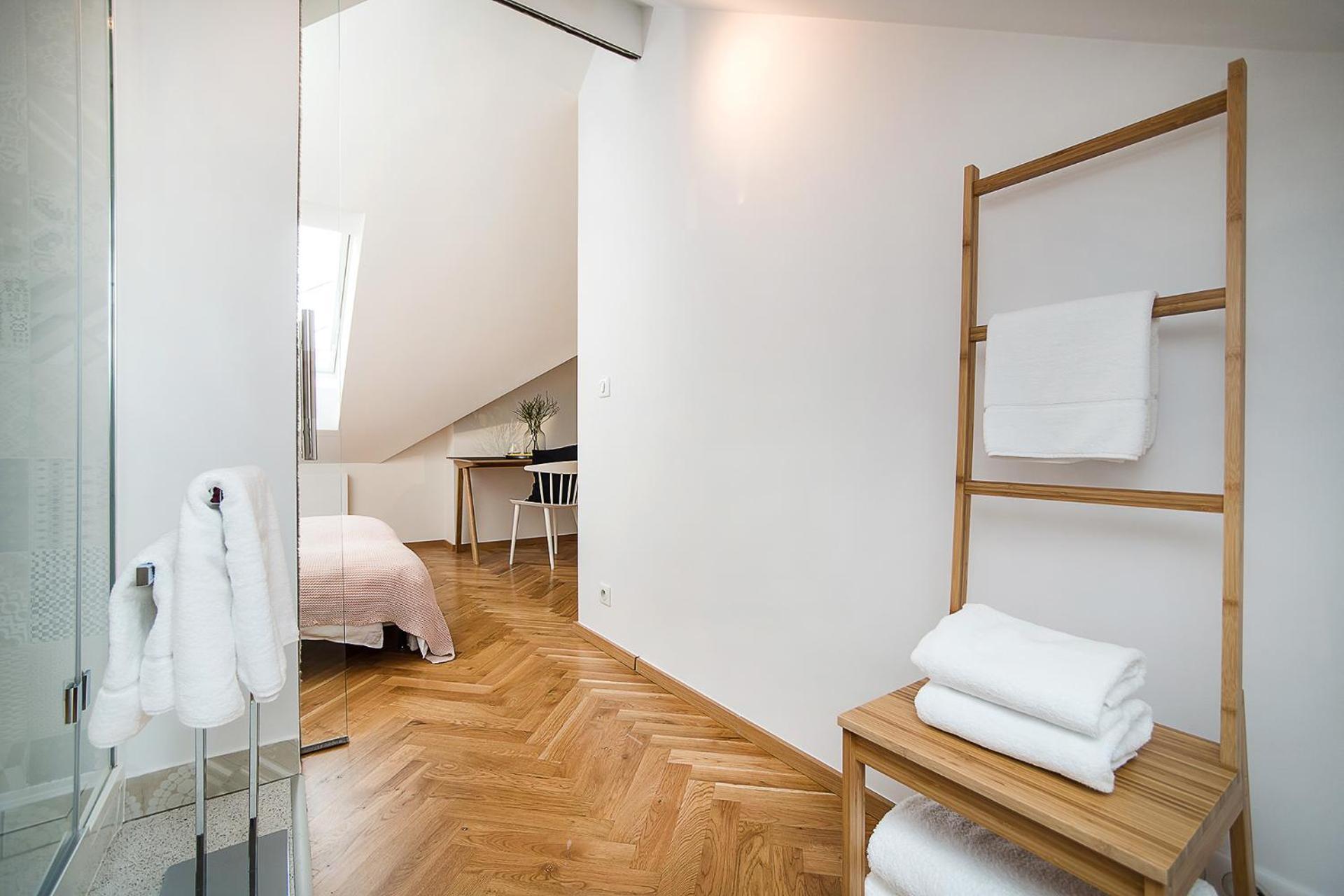 Large And Modern Apartment In The Heart Of Praga Esterno foto