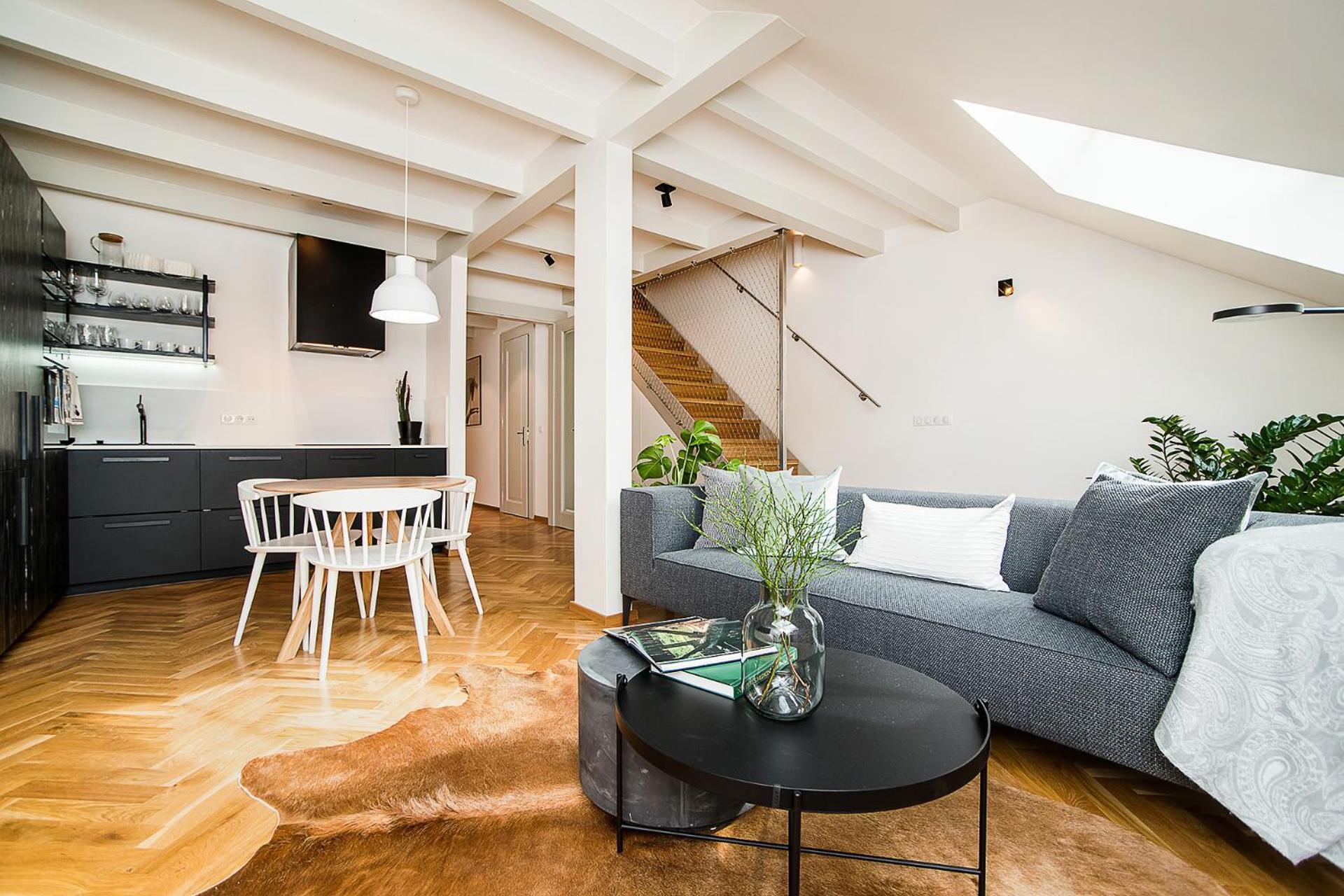 Large And Modern Apartment In The Heart Of Praga Esterno foto