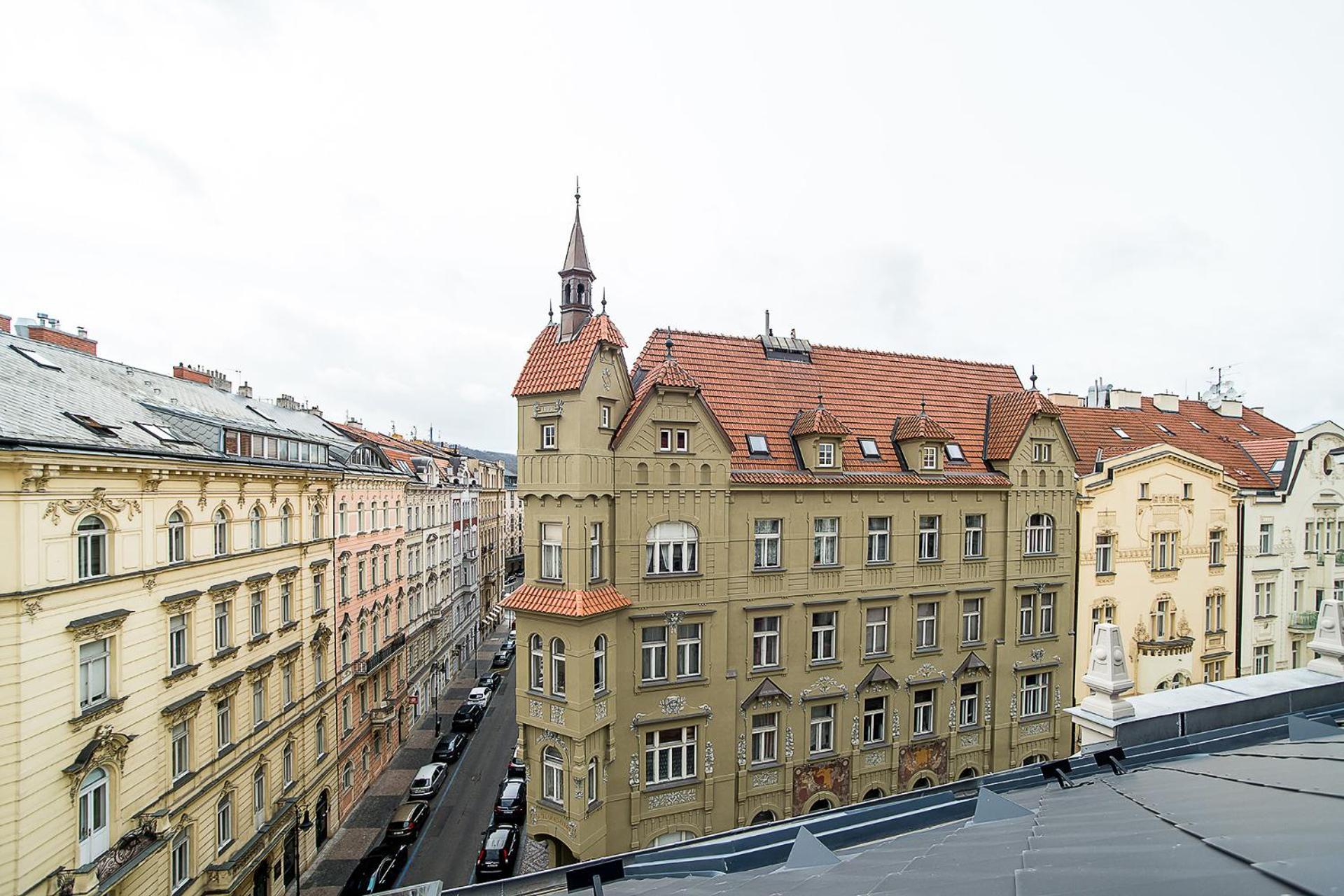 Large And Modern Apartment In The Heart Of Praga Esterno foto